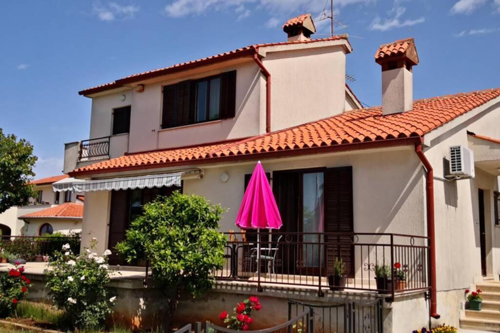 Apartment Vesna For 2, Free Parking And Wi-Fi Póla Kültér fotó