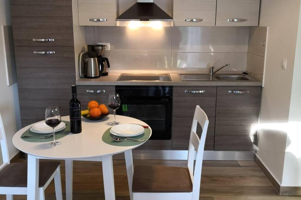 Apartment Vesna For 2, Free Parking And Wi-Fi Póla Kültér fotó