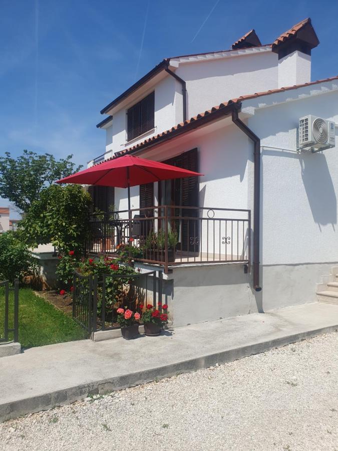 Apartment Vesna For 2, Free Parking And Wi-Fi Póla Kültér fotó